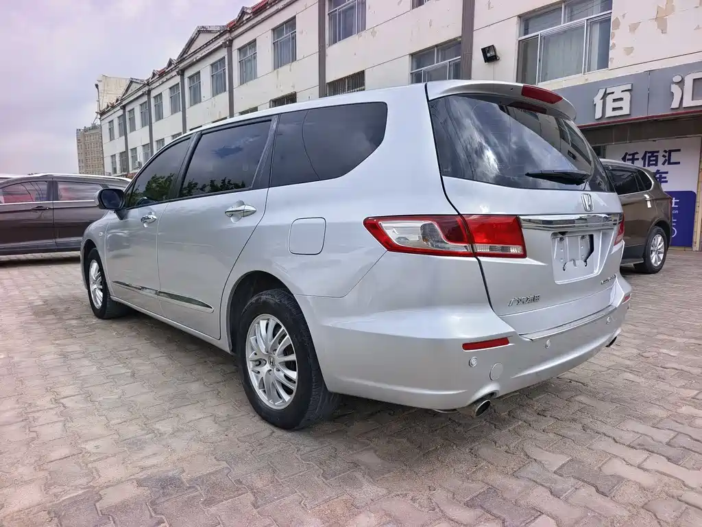 Honda Odyssey 2010 — фото 6