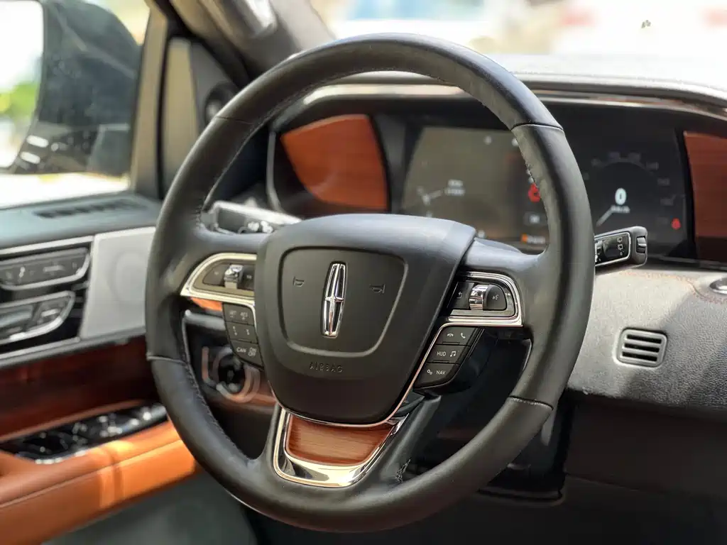 Lincoln Navigator 2019 — фото 19