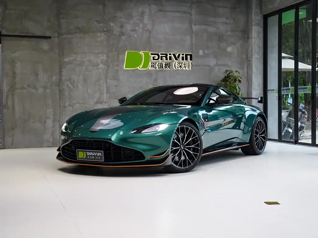 Aston Martin V8 Vantage 2022