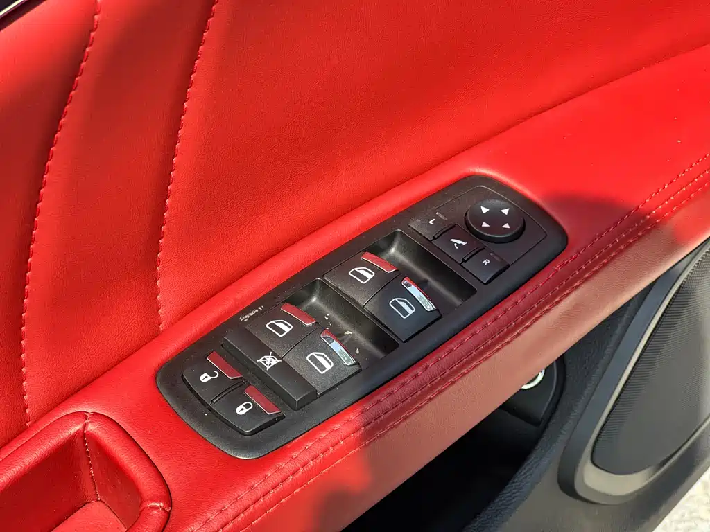 Maserati Quattroporte 2015 — фото 10