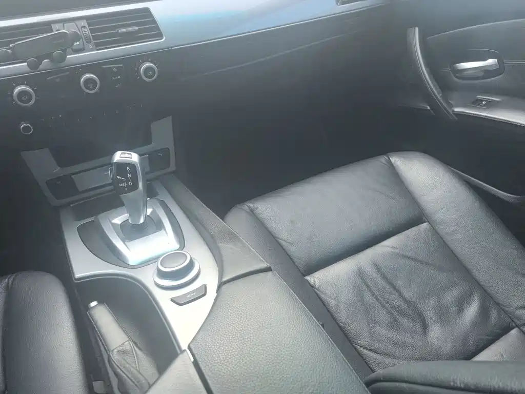 BMW 5 Series 2009 — фото 10
