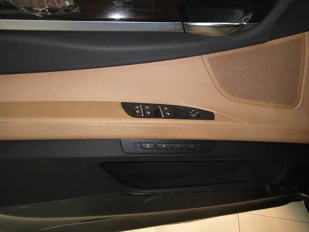 BMW 7 Series 2014 — фото 11