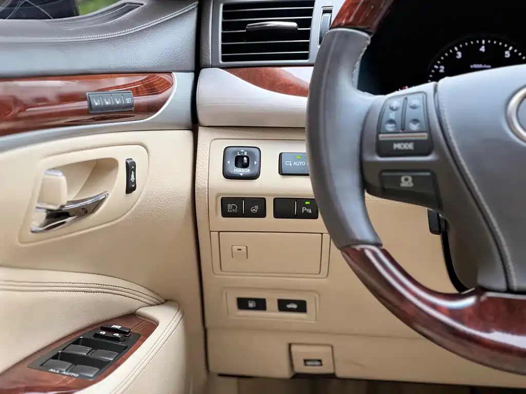 Lexus LS 2015 — фото 14