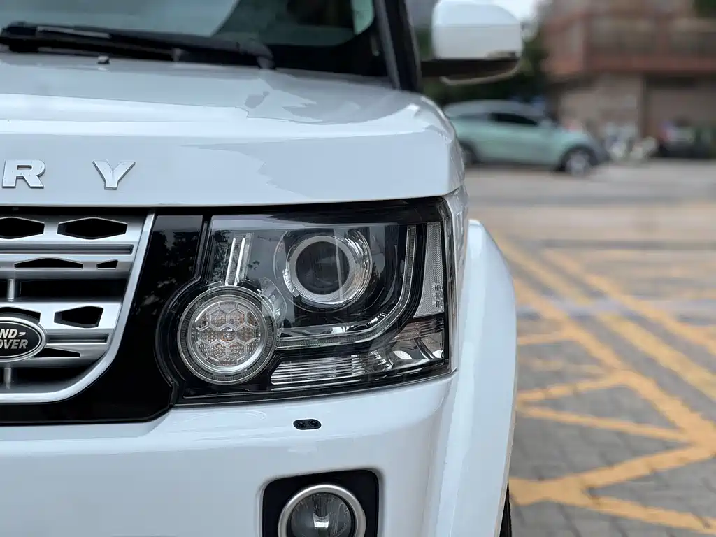 Land Rover Discovery 2015 — фото 16