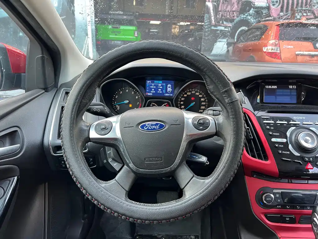 Ford Focus 2014 — фото 11