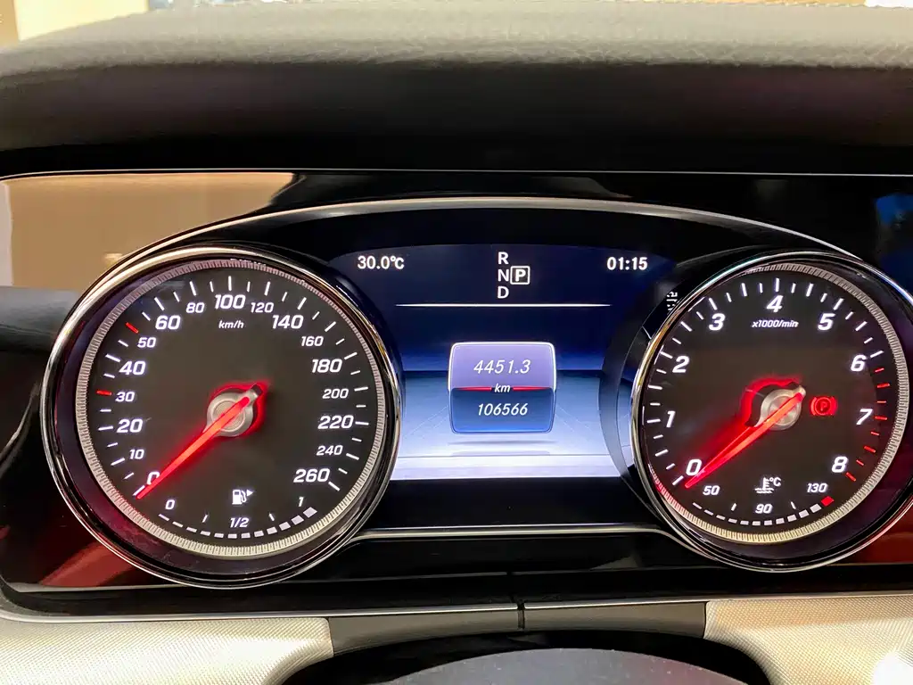 Mercedes-Benz E-Class 2018 — фото 17