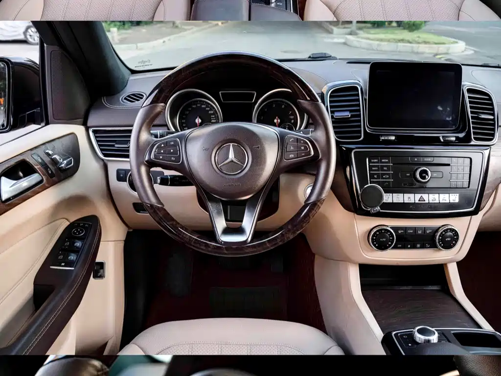 Mercedes-Benz GLE 2017 — фото 7