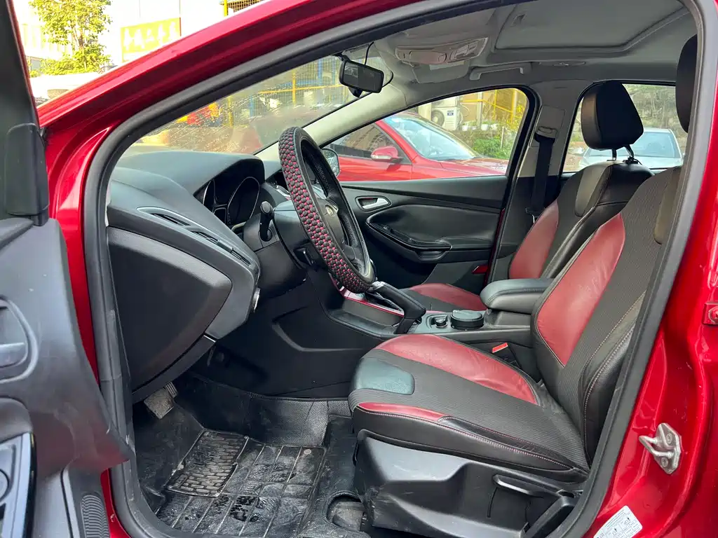 Ford Focus 2014 — фото 13