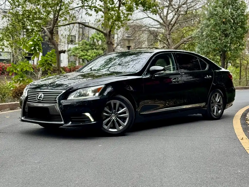Lexus LS 2015 — фото 8