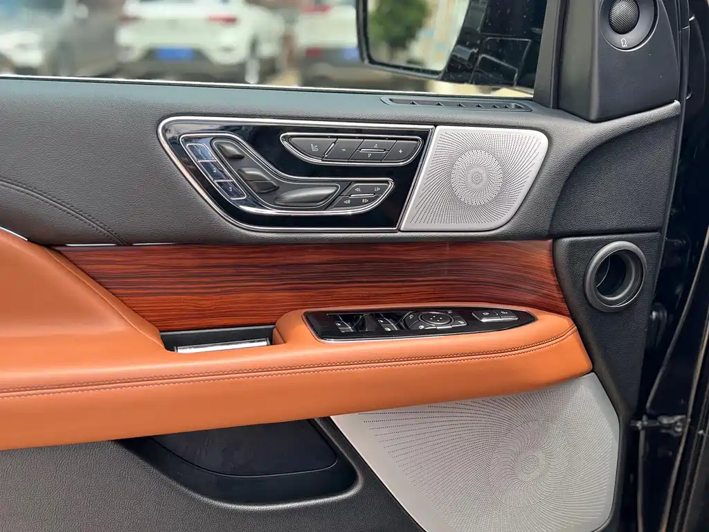 Lincoln Navigator 2019 — фото 10
