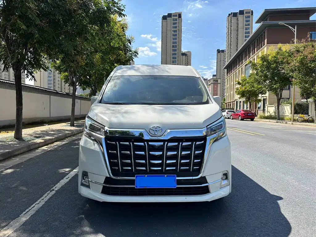 Toyota Hiace 2022 — фото 2