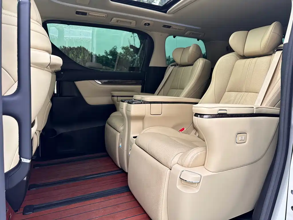 Toyota Alphard 2021 — фото 19