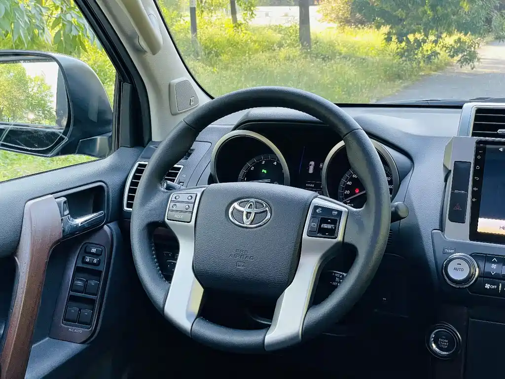 Toyota Prado 2016 — фото 10