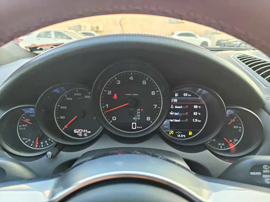 Porsche Cayenne 2016 — фото 16