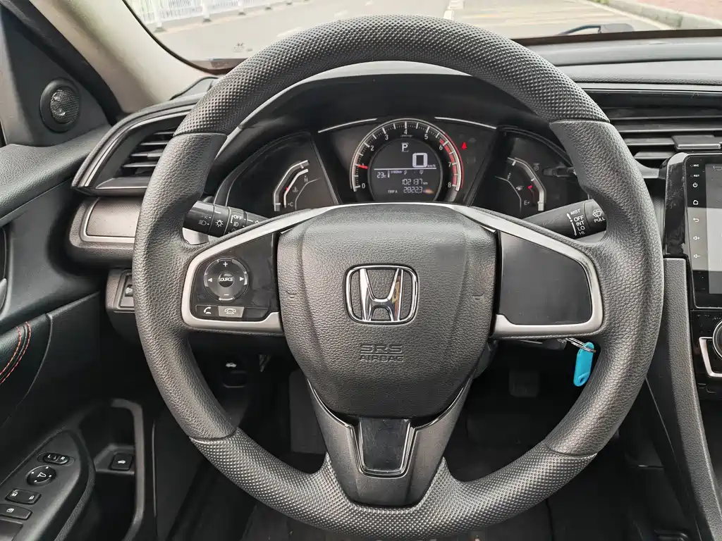 Honda Civic 2018 — фото 12