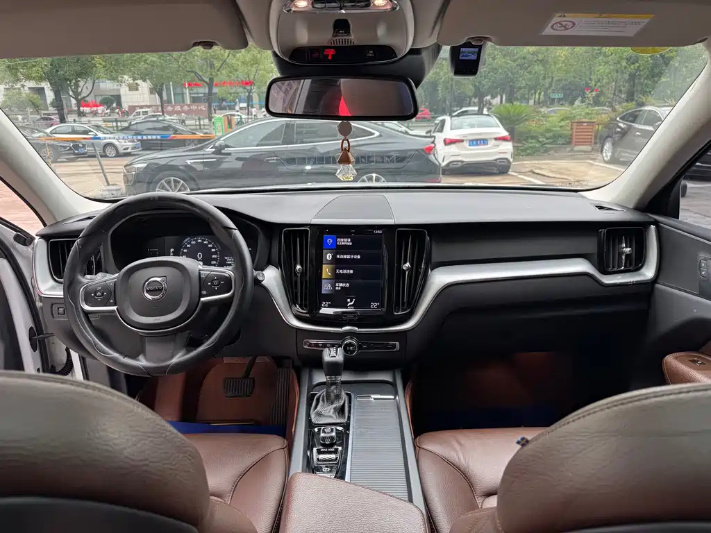 Volvo XC60 2020 — фото 14