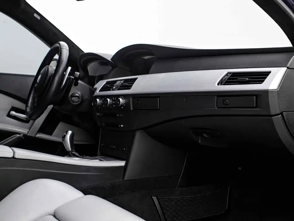 BMW M5 2006 — фото 16
