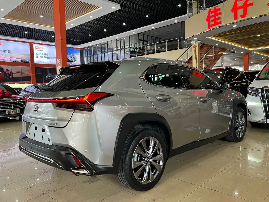 Lexus UX 2019 — фото 4