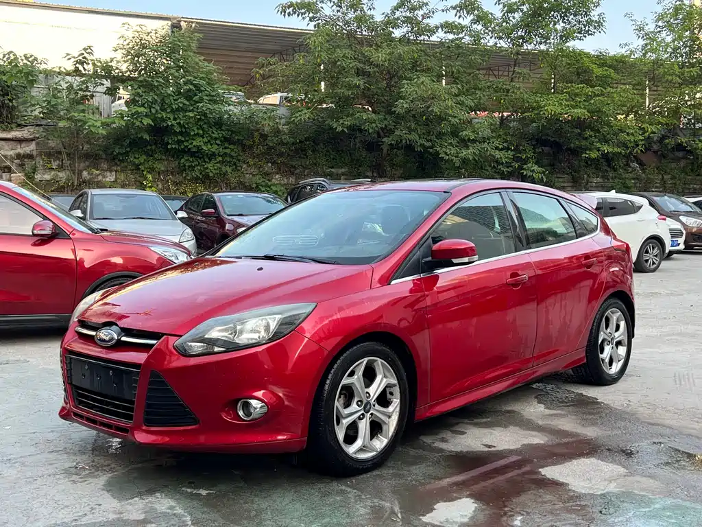 Ford Focus 2014 — фото 1