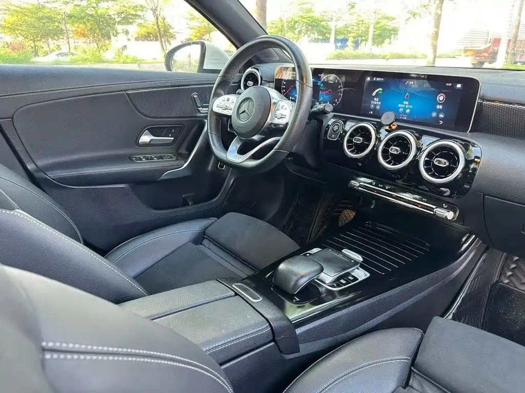 Mercedes-Benz A-Class 2019 — фото 9