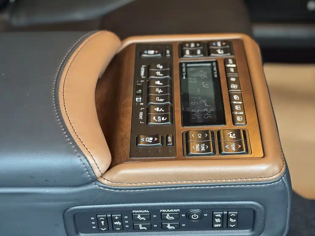 Lexus LS 2013 — фото 26
