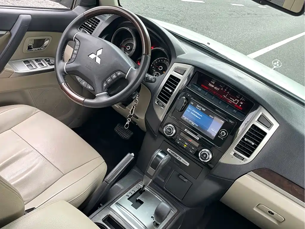 Mitsubishi Pajero 2019 — фото 11