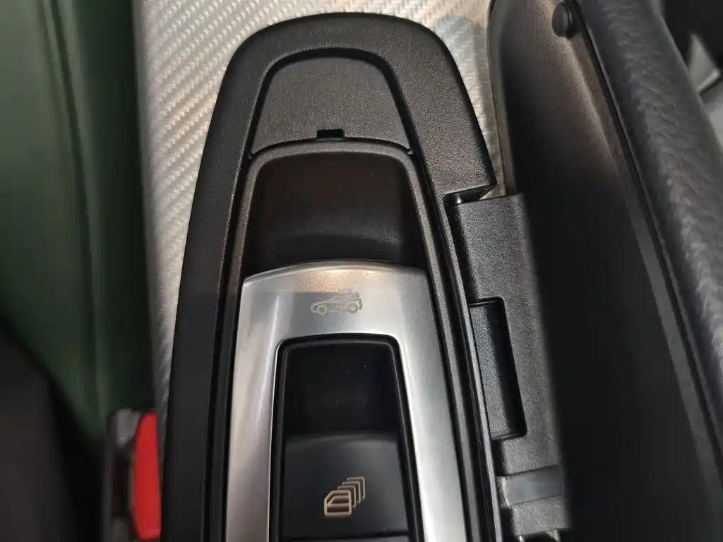 Mercedes-Benz SLC 2018 — фото 13
