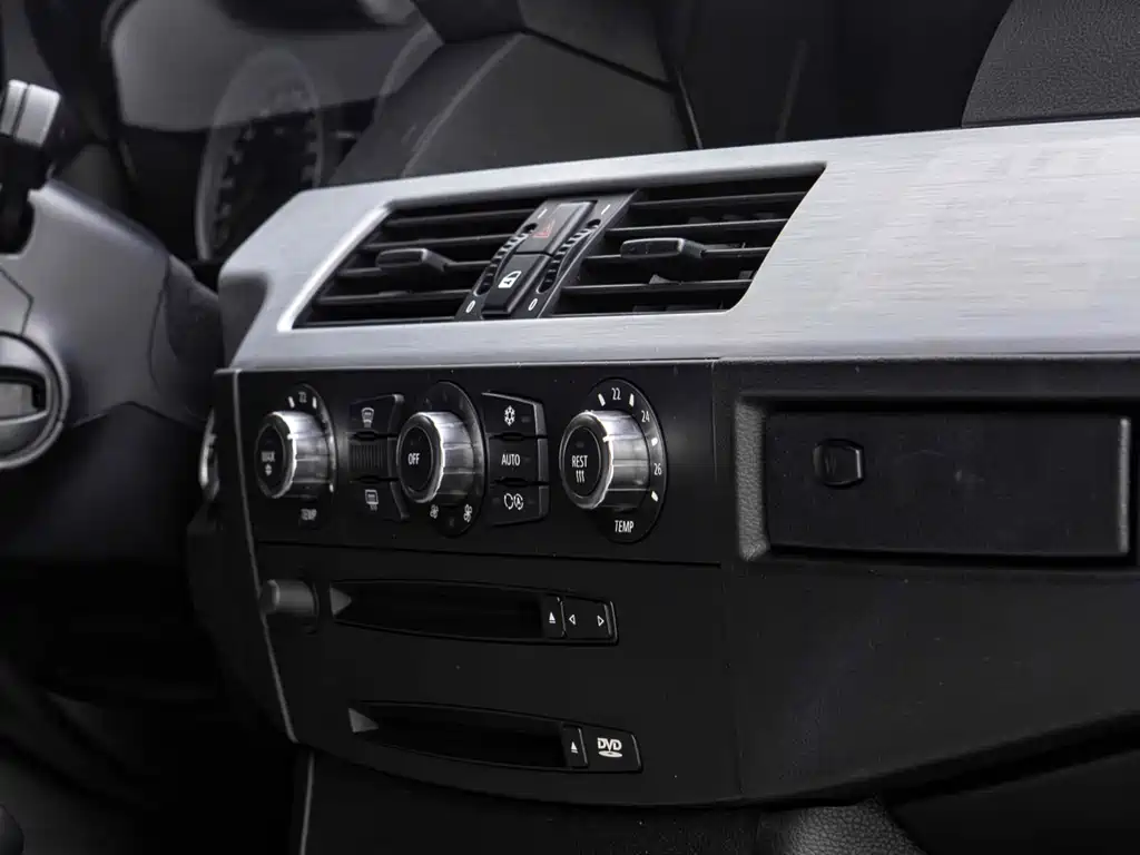 BMW M5 2006 — фото 12