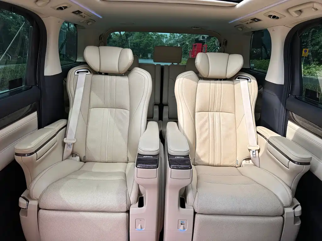 Toyota Alphard 2021 — фото 16