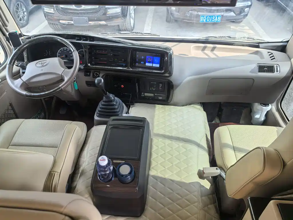 Toyota Coaster 2022 — фото 19