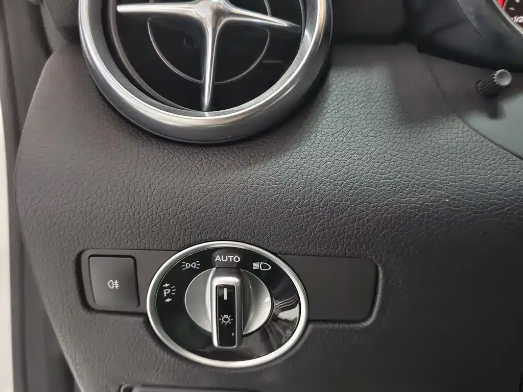 Mercedes-Benz SLC 2018 — фото 8