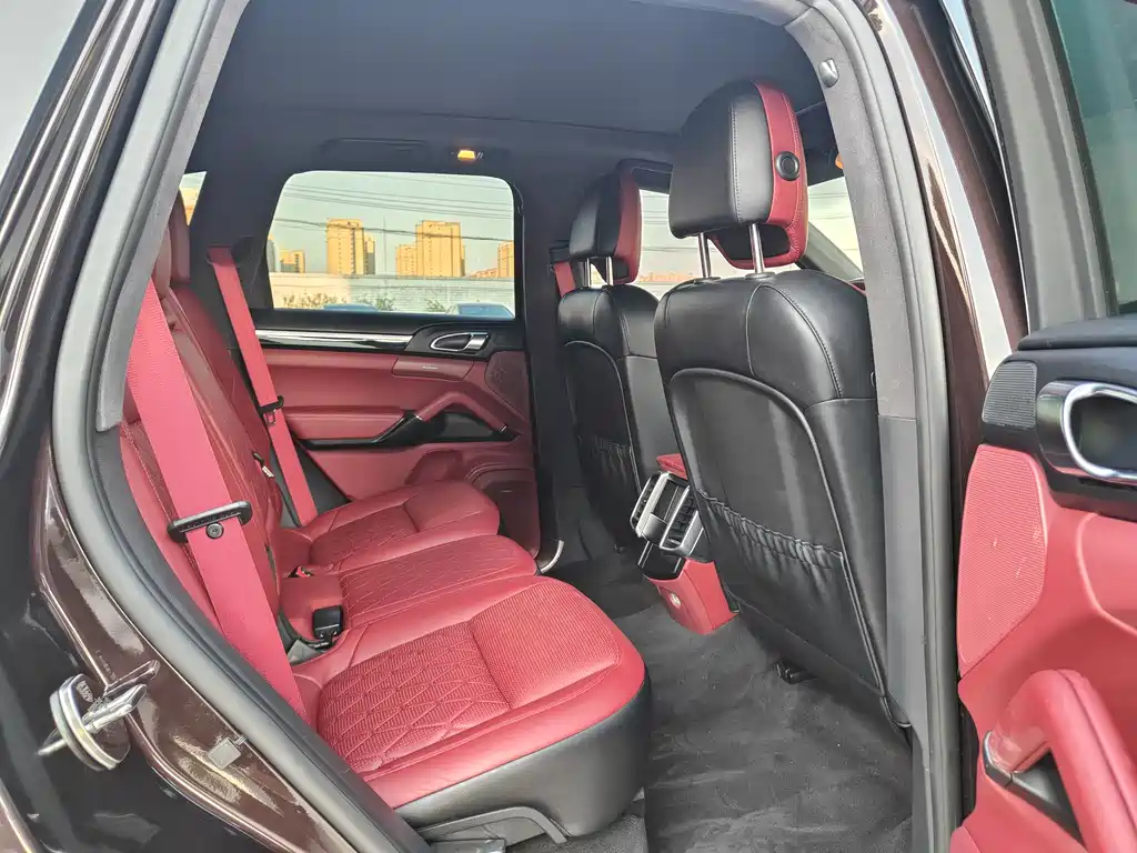 Porsche Cayenne 2016 — фото 10