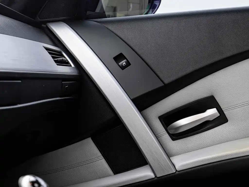 BMW M5 2006 — фото 11