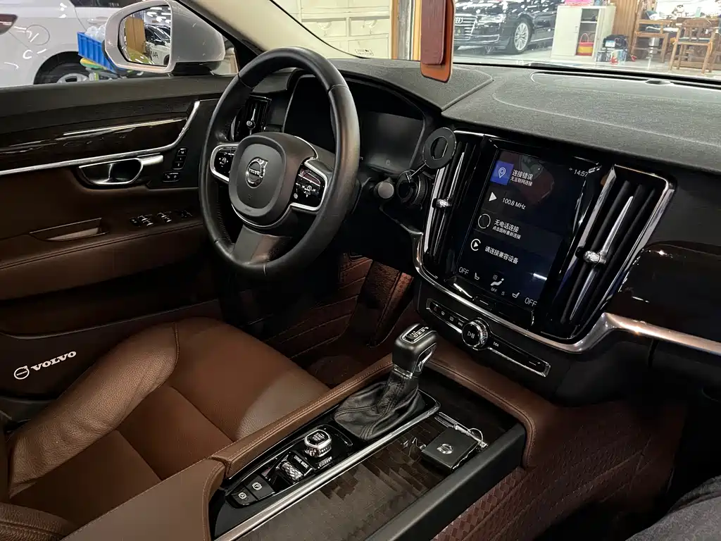 Volvo S90 2018 — фото 14