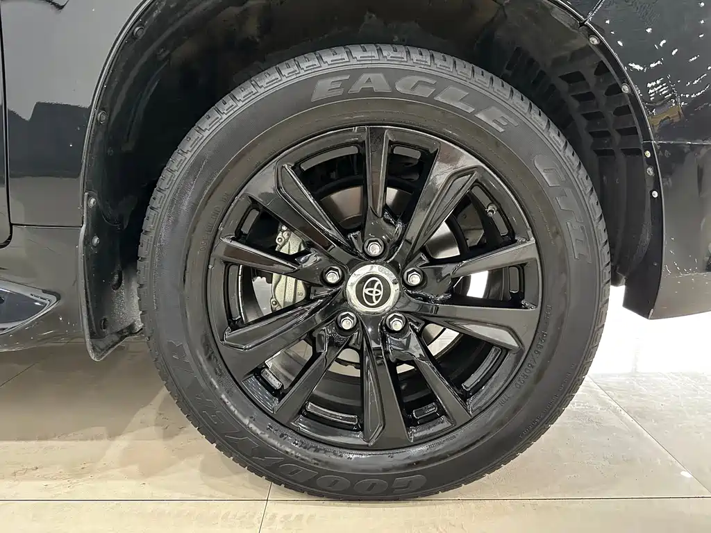 Toyota Land Cruiser 2020 — фото 25