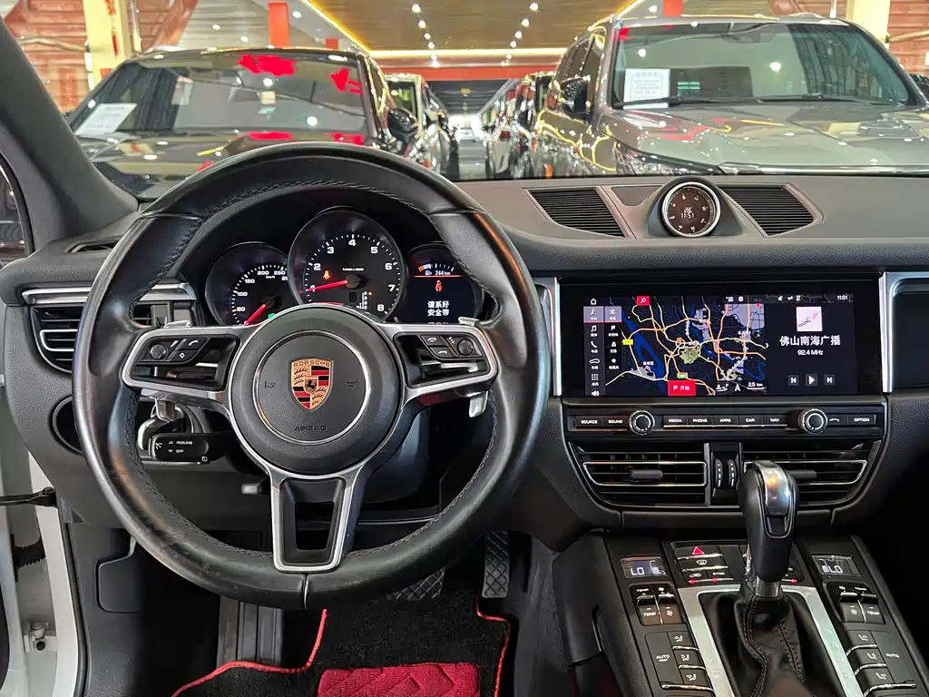 Porsche Macan 2020 — фото 9
