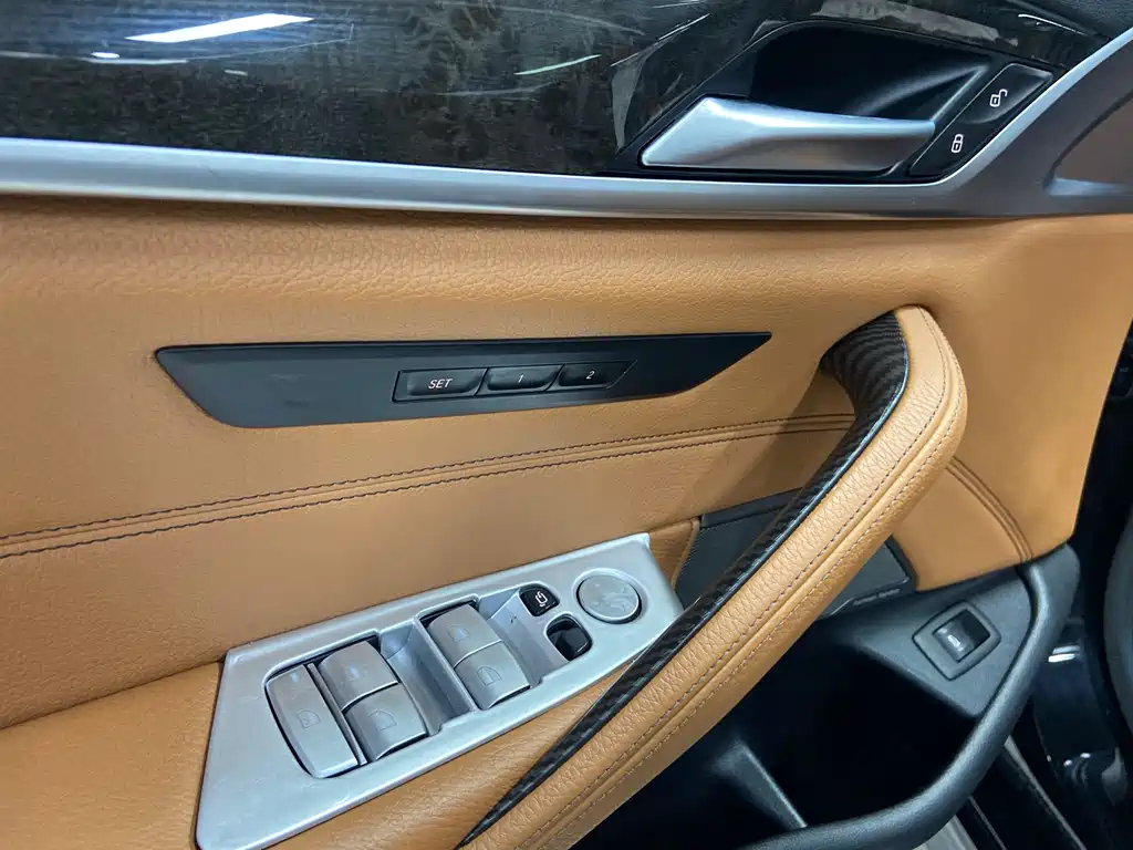 BMW 5 Series 2017 — фото 14