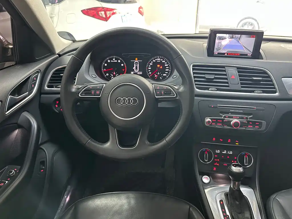 Audi Q3 2016 — фото 15