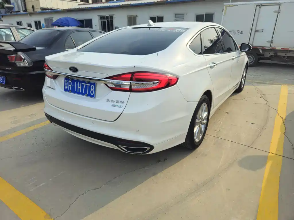 Ford Mondeo 2018 — фото 9