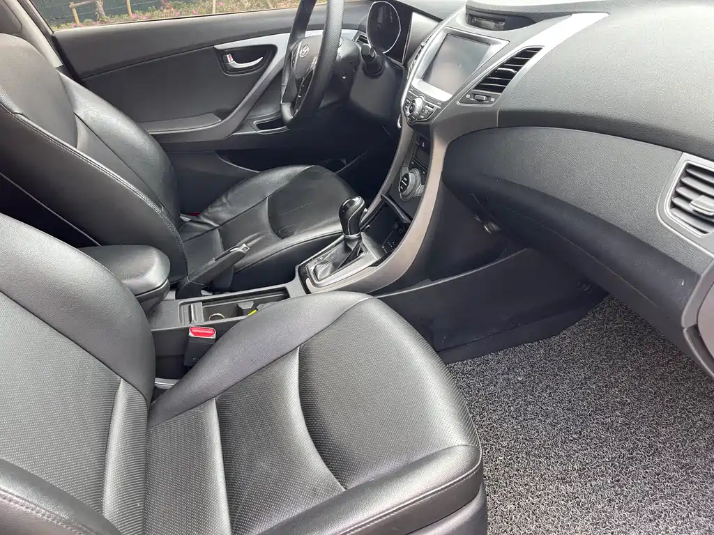 Hyundai Elantra Langdong 2016 — фото 16