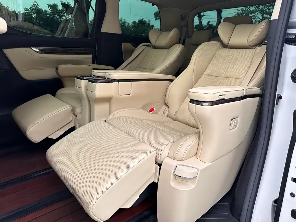 Toyota Alphard 2021 — фото 17