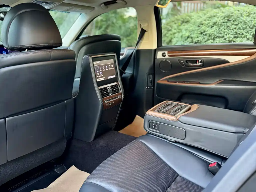Lexus LS 2013 — фото 20