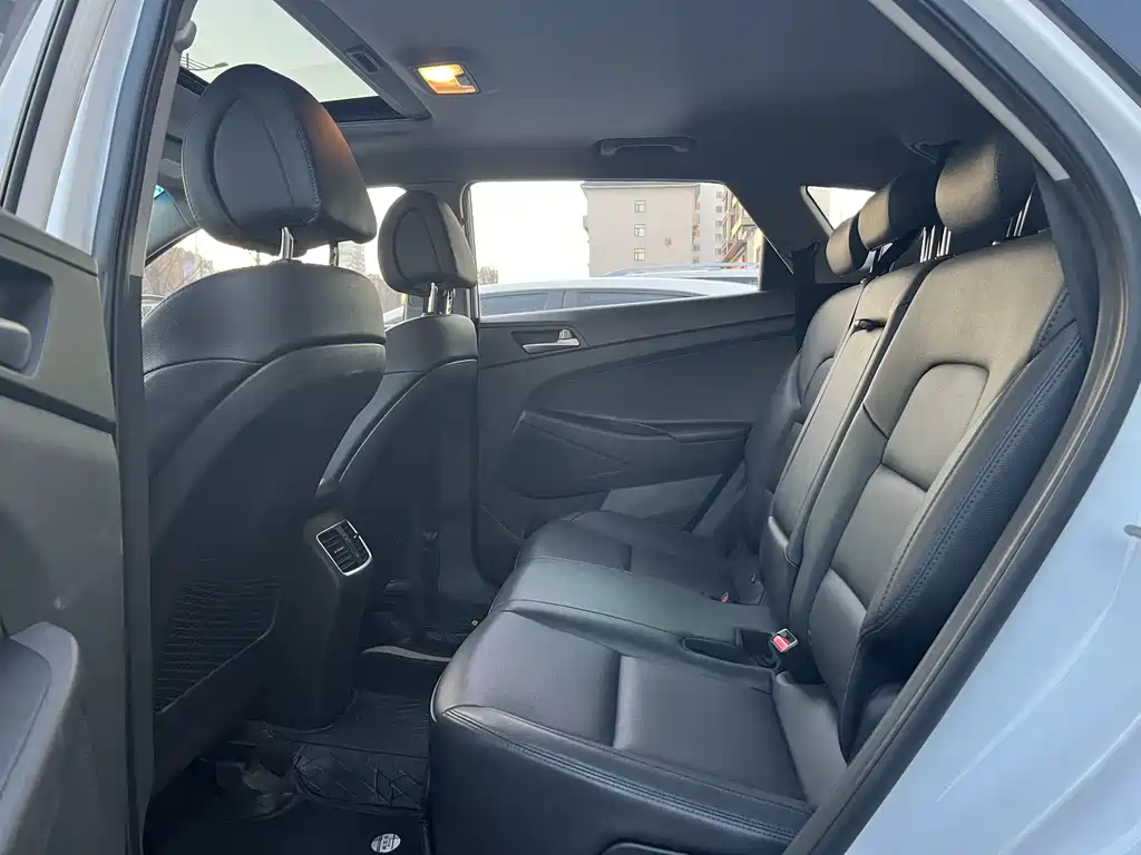 Hyundai Tucson 2018 — фото 12