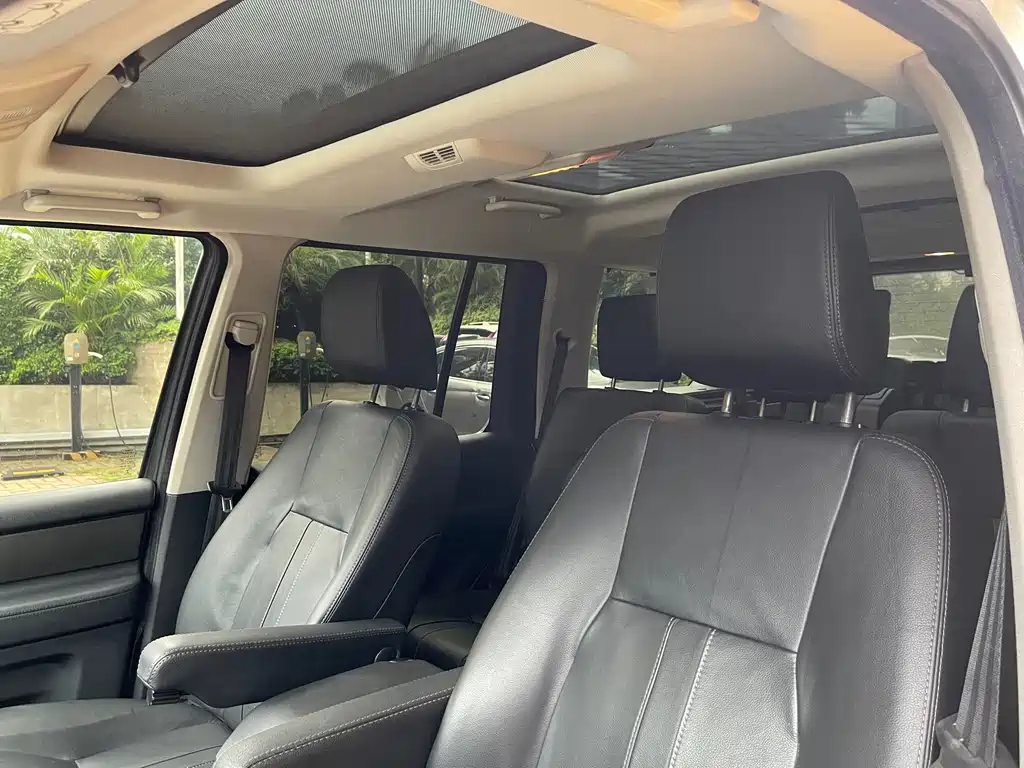 Land Rover Discovery 2014 — фото 12