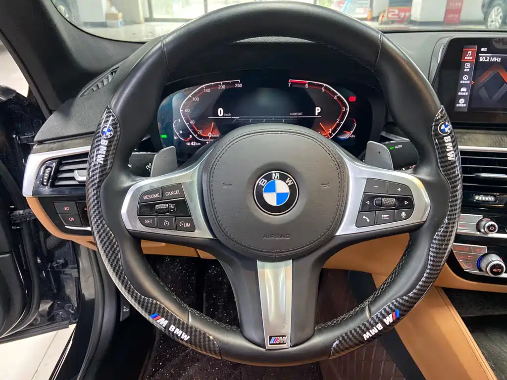BMW 5 Series 2017 — фото 13