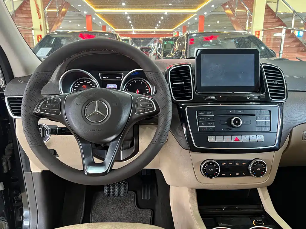 Mercedes-Benz GLE 2017 — фото 9