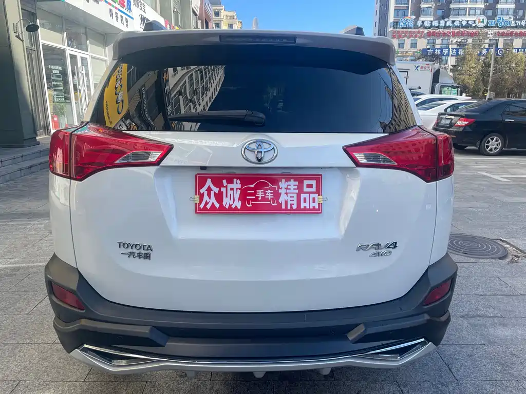 Toyota RAV4 2016 — фото 9