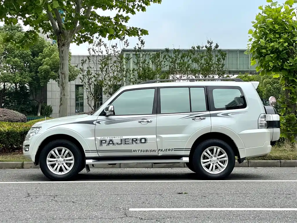 Mitsubishi Pajero 2019 — фото 7