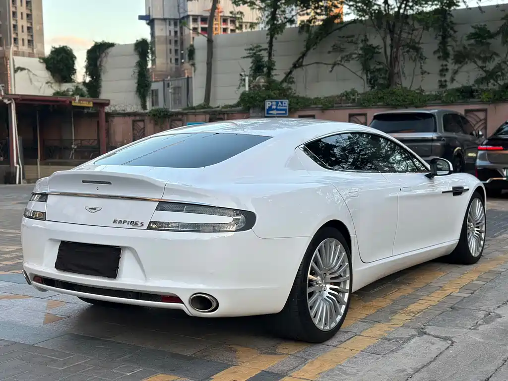 Aston Martin Rapide 2016 — фото 23