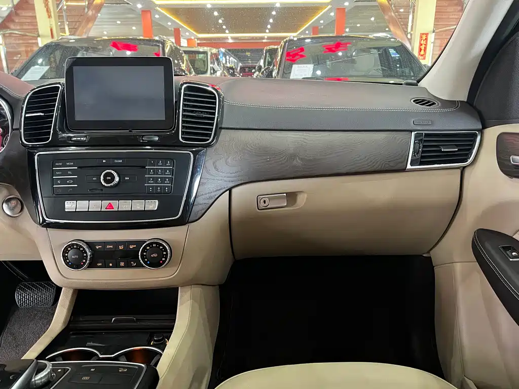 Mercedes-Benz GLE 2017 — фото 10